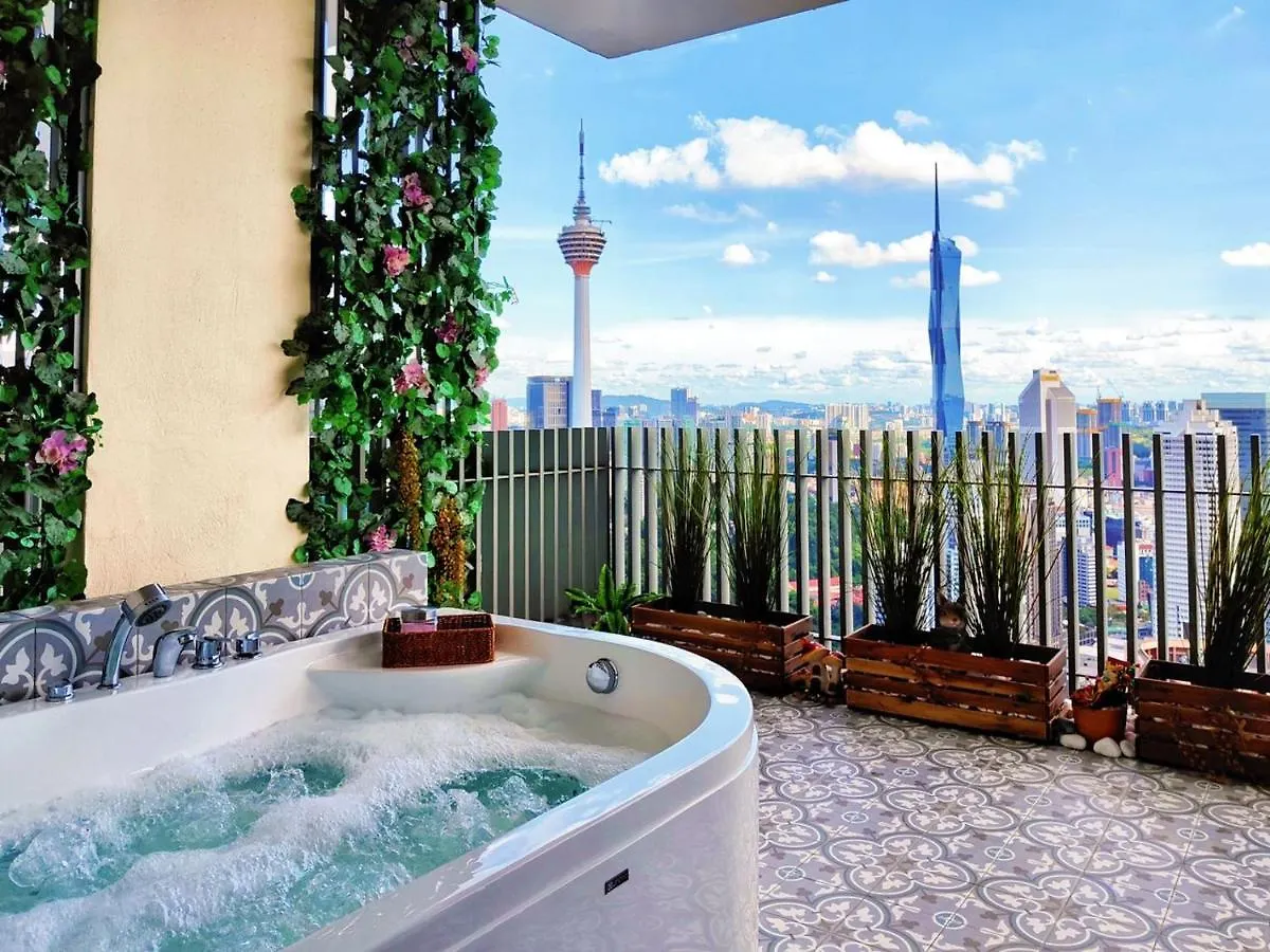 Penthouse Sky Jacuzzi At Klcc Apartment Kuala Lumpur