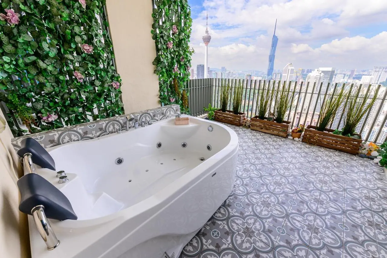 Penthouse Sky Jacuzzi At Klcc Apartment Kuala Lumpur